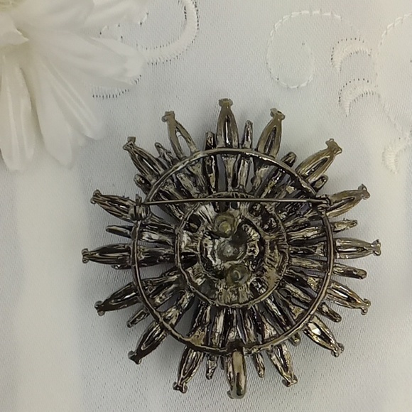 Vintage | Purple Silver Tone Floral Brooch - Picture 4 of 7